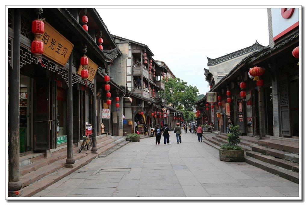 故意垫脚？辽宁小将张峻豪投篮落地踩中马尚右脚 裁判不吹罚